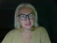 I’m a girl who balances calmness with a touch of playfulness. I enjoy feeling the rhythm of life, catching small moments and turning them into an atmosphere you want to stay in. I appreciate honesty, sincerity, and easy communication—it