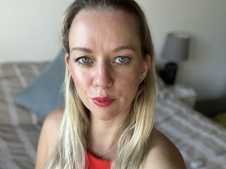 camslut spreading pussy AmindaRobin