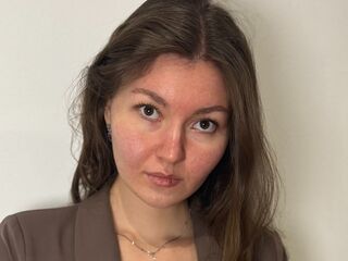 cam girl playing with sextoy LeilaCoocher