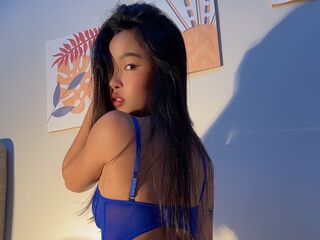 girl shaving pussy SessahMi