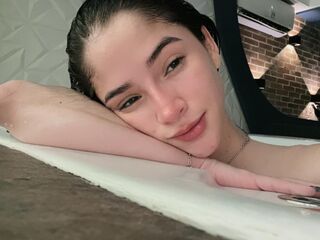 naughty cam girl fingering shaved pussy CamilaMalkovich
