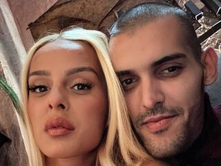 free nude cam GinaMikelSchmidt