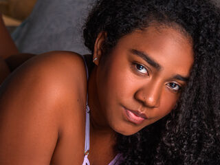 hot cam girl masturbating with dildo AmaraRuiiz