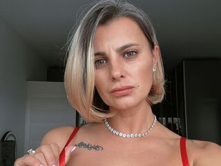 topless camgirl AnishaBee