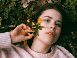 naked camgirl fingering pussy BecLay