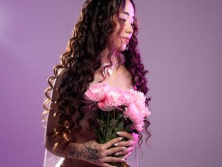 topless camgirl BellaClaire