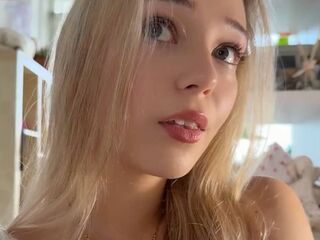 cam girl playing with vibrator BernieceFrisch