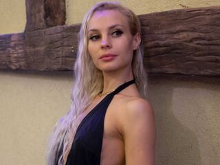 naughty cam girl fingering pussy CathiGetsinger