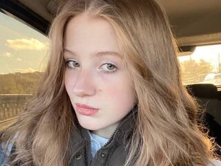 camgirl playing with sex toy DaniellaSunshine