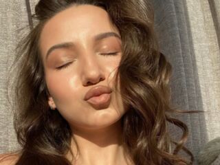 beautiful camgirl DinaSweeny