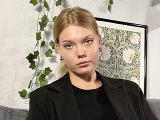 mastubating web cam girl DonellaAndra