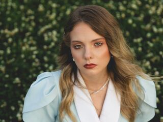 camwhore shaving pussy DrusillaPettet