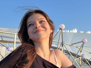 naughty camgirl fingering shaved pussy EthelShakoor