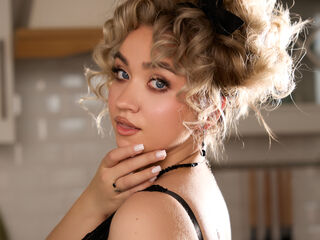 masturbating camgirl EvaSoftly