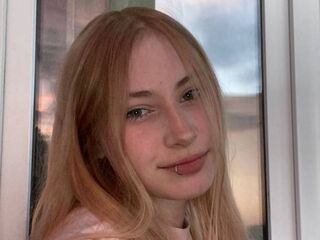 naughty camgirl masturbating with vibrator HelaineSchecter