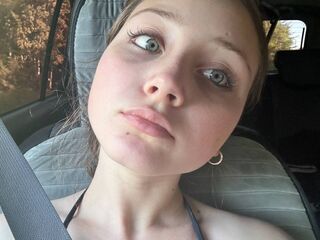 masturbating camgirl HelgaHumenik