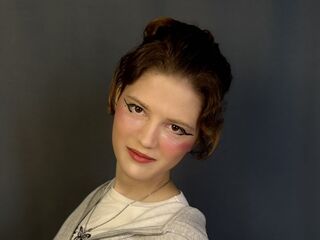 naked camgirl IrisKemp