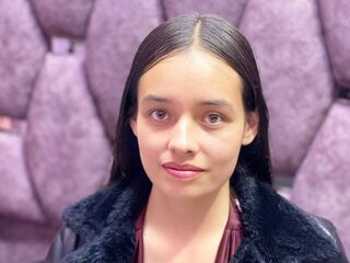 nude webcamgirl pic IssaMontenegro