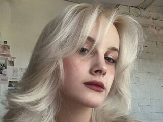 camgirl fingering shaved pussy JacintaSaad