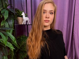 naked girl with webcam masturbating with sextoy JuliMiu