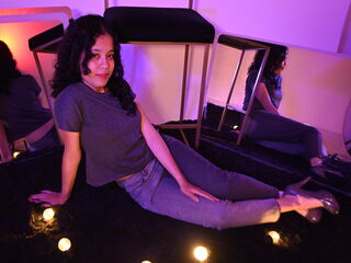 live webcam performer KyaraLux