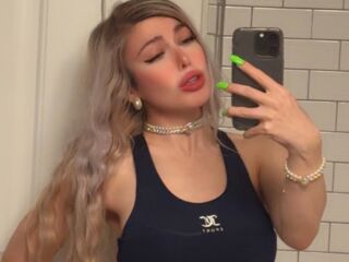 cam slut video chat LauraTate