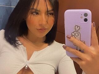 camgirl showing tits LaurynJhons