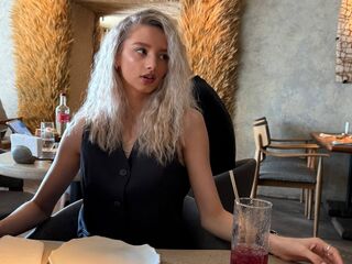 girl showing pussy LavernVink