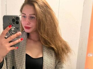 naked girl with webcam masturbating with dildo LillieMann