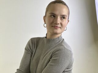 camwhore fingering pussy LorrianePytko