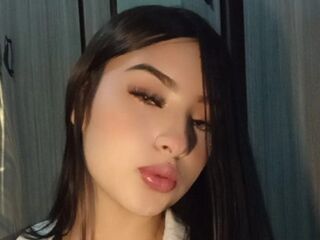 camslut masturbating MadelynFabbro