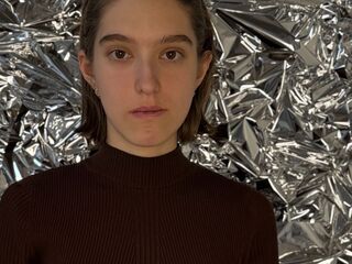 live webcam performer MaeganDegiacomo