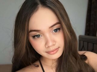 camgirl masturbating with dildo MaxCiana