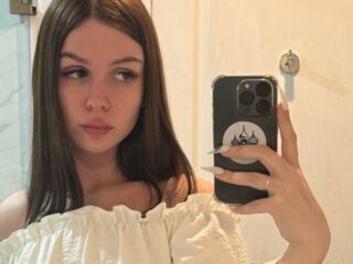 naked girl with webcam masturbating with dildo MiaRioti