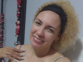 camslut fingering pussy MireyaVidal