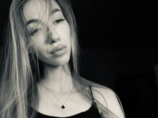 chat room NikkiTenerovich