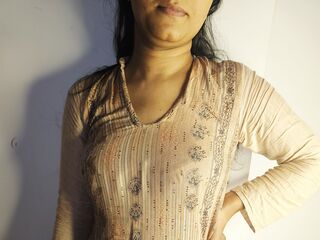 nude gamgirl RubbynaKhan