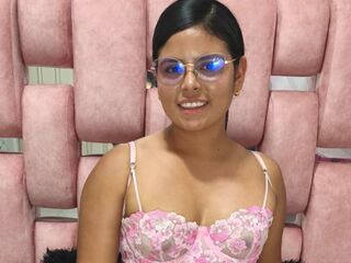 camslut topless SalomeHarman