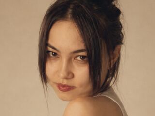 masturbating camgirl SeeBugl