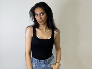 hot cam girl fingering shaved pussy ShaniZwick