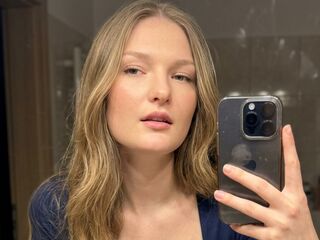 hot cam girl masturbating with vibrator ShavonKazunas