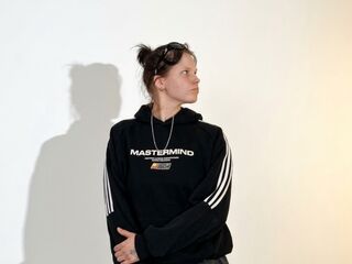 masturbating girl ShielaVanhamlin