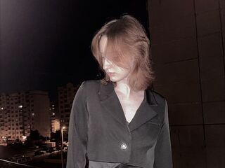 camgirl fingering bald pussy ShirleenWiens