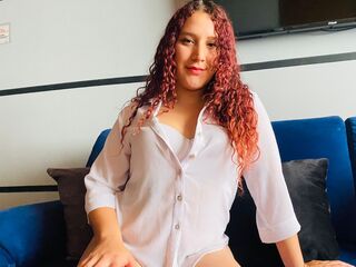 camgirl playing with dildo SophTurner