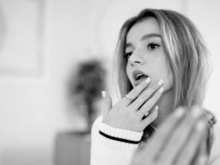 camgirl showing pussy StaceeyBrown