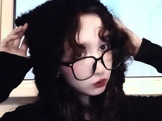 cam slut SunnivaCrumbley