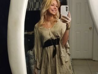 girl topless SuzySweetSteps