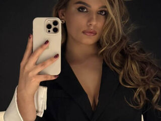 naughty cam girl fingering shaved pussy TaHillmer