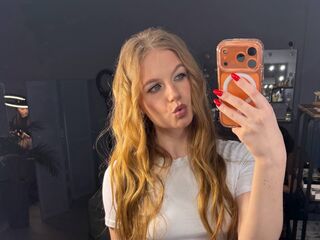 girl TainaSaffo