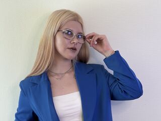 camwhore fingering shaved pussy TommieMalkani